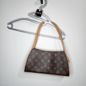 023 Louis Vuitton purse (probably not authentic)